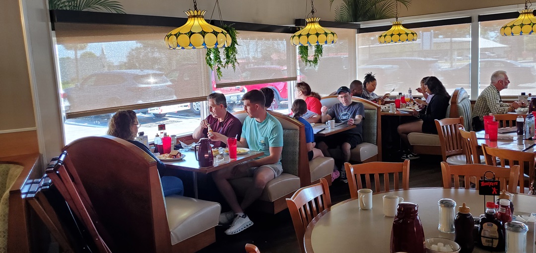 Dinos dining room 1080x511